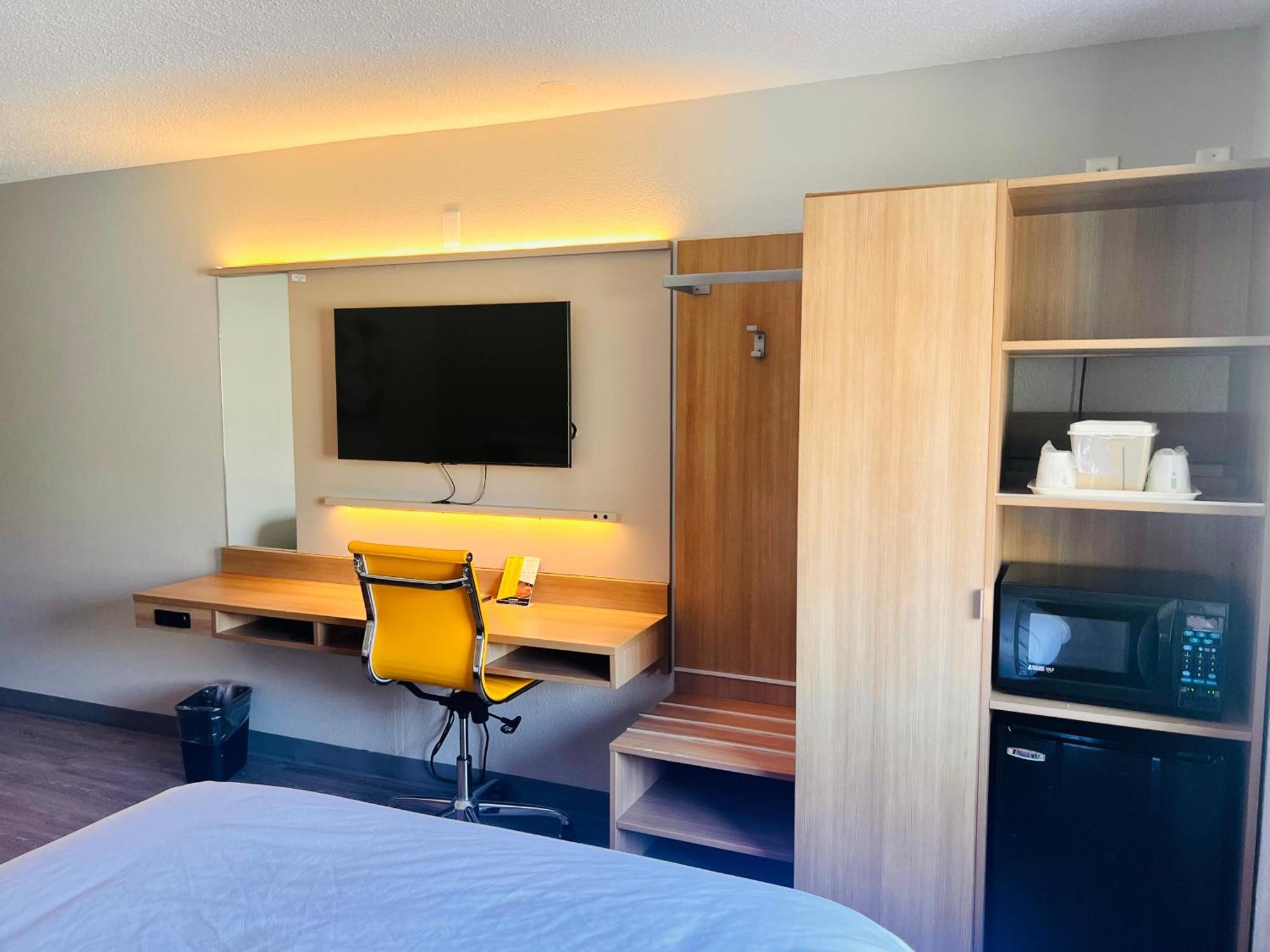 Microtel By Wyndham 3*