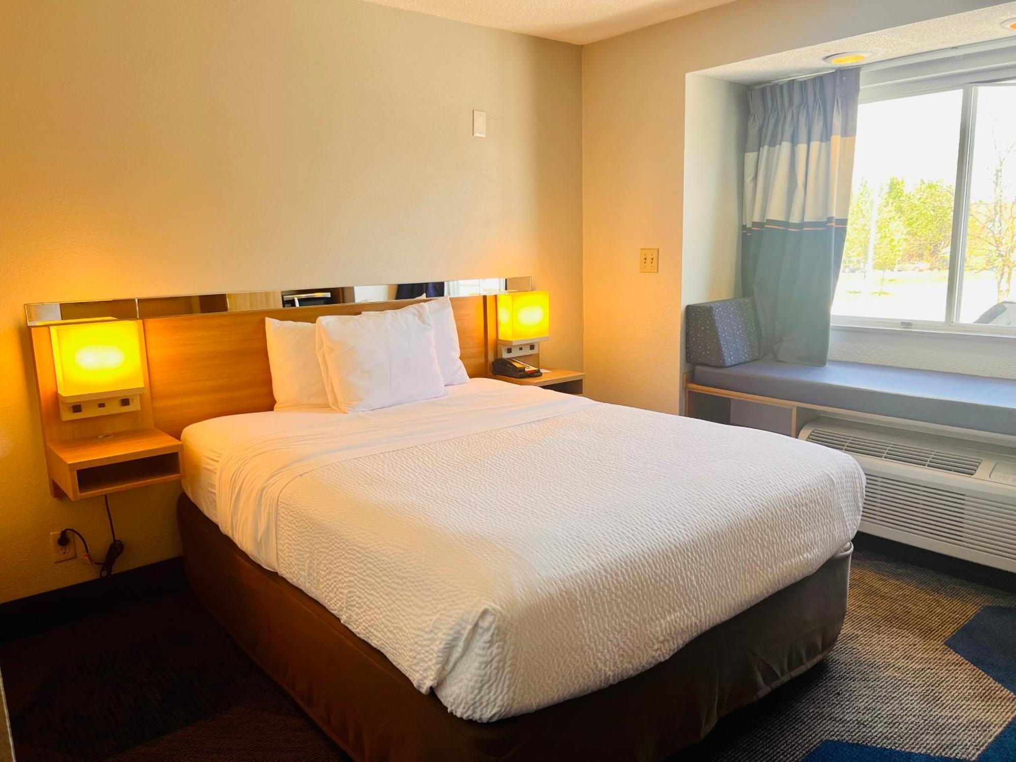 Microtel By Wyndham Hotel 3*