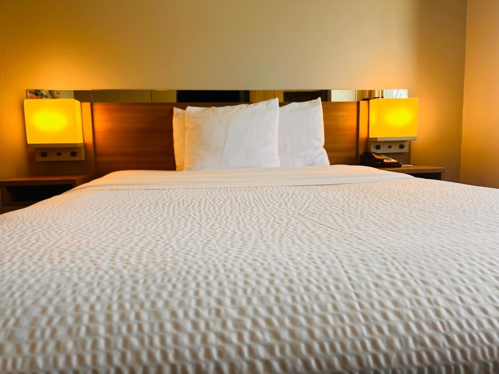 Microtel By Wyndham 3*