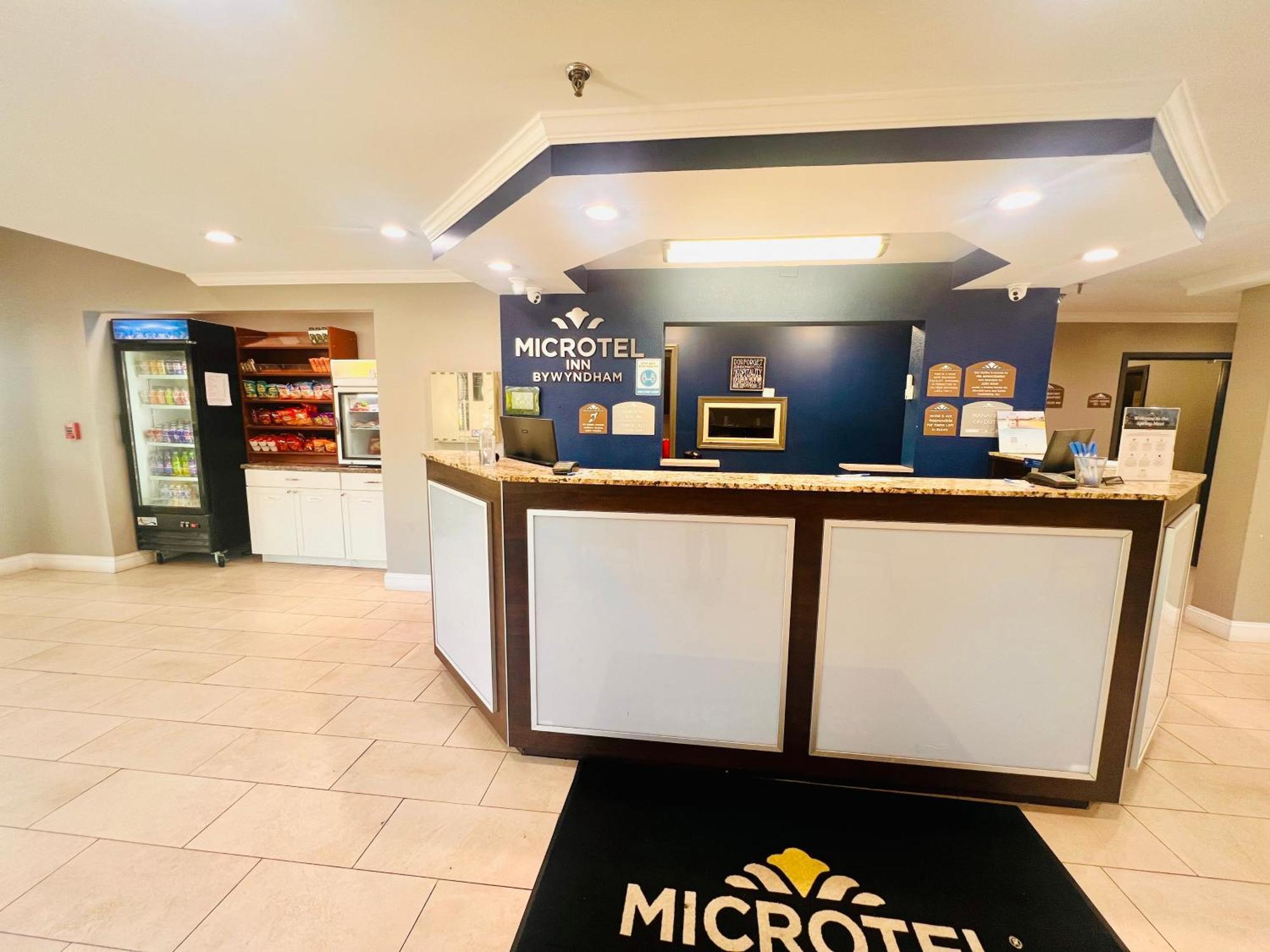 Microtel By Wyndham Hotel 3*