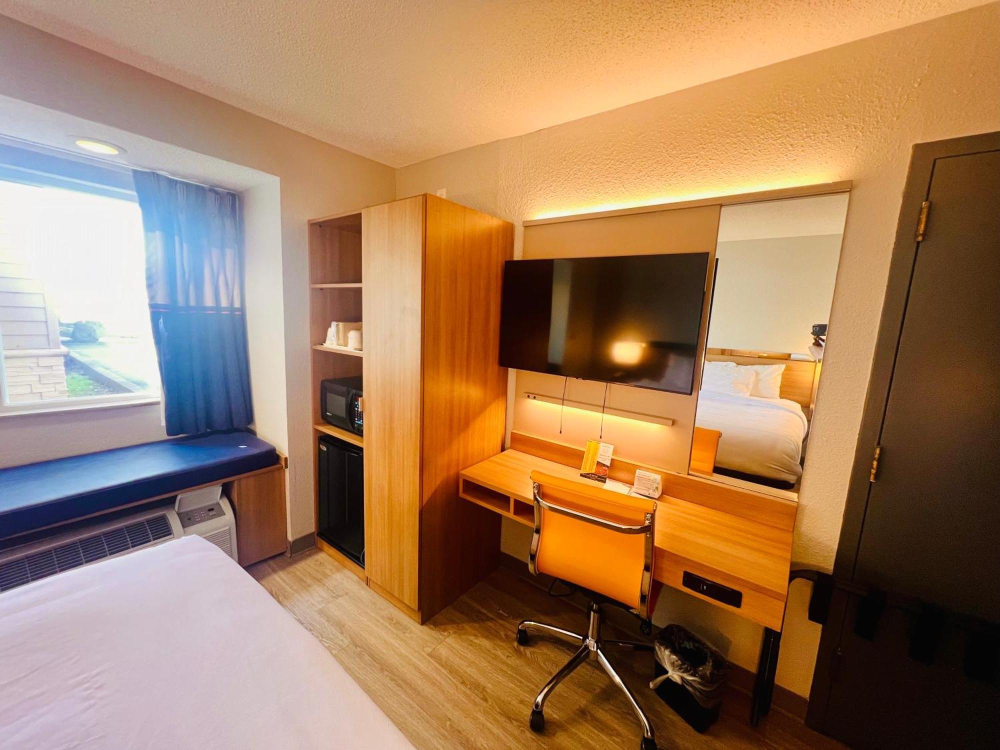 Microtel By Wyndham 3*
