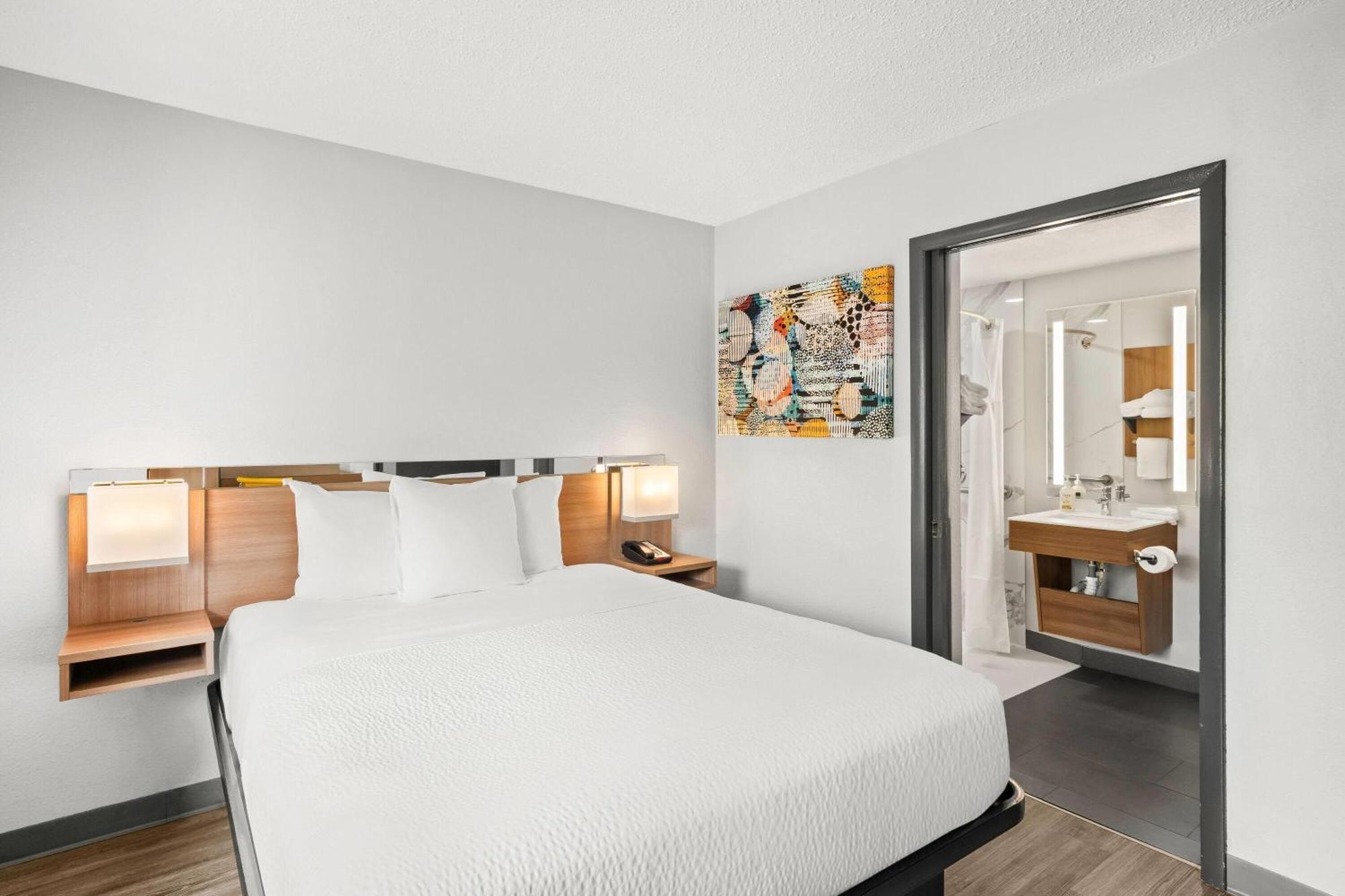 Microtel By Wyndham Hotel 3*